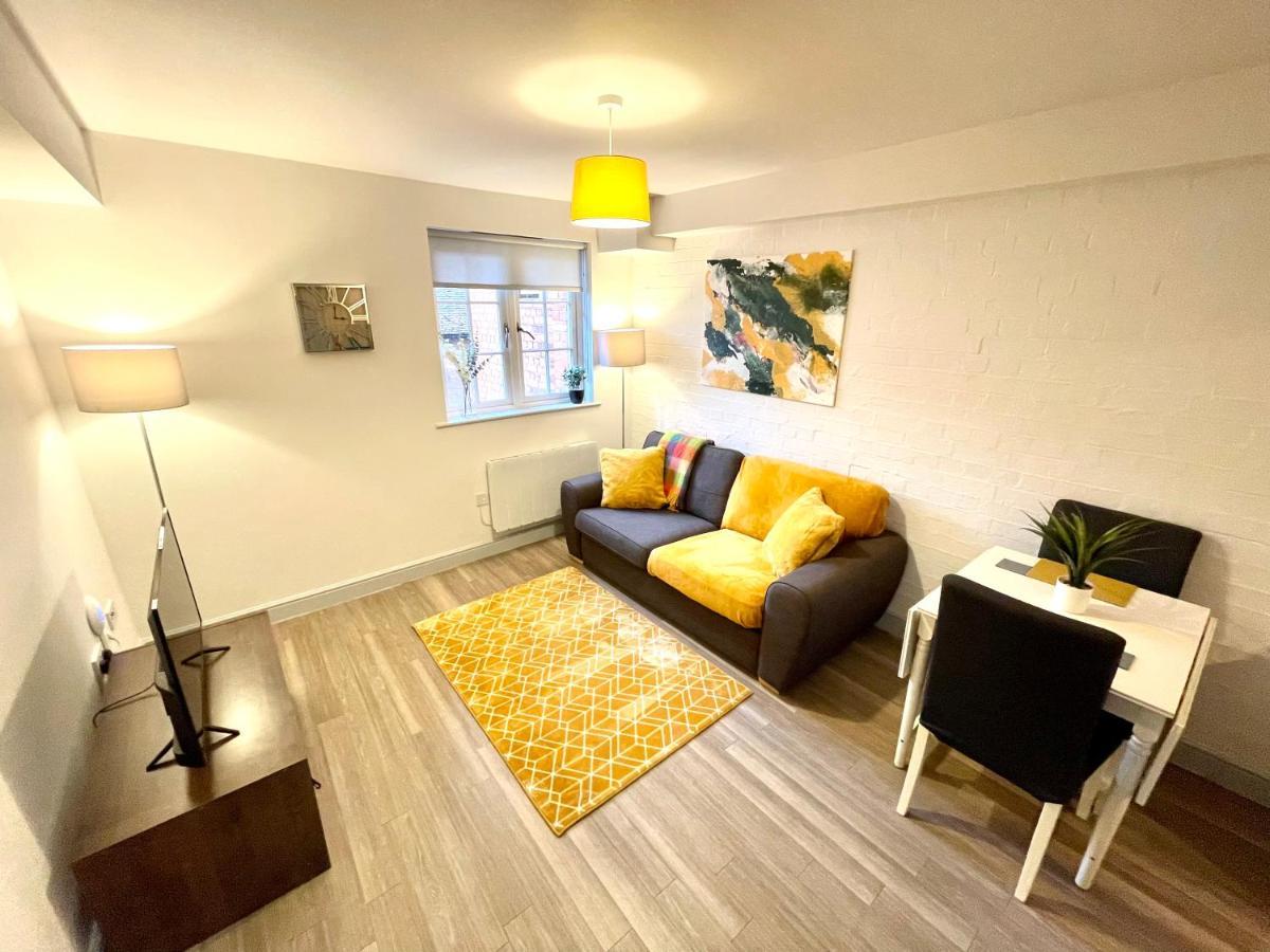 Bright & Cosy One Bedroom Apartment - 2 Beds - Perfect Base In Бішопс-Стортфорд Екстер'єр фото