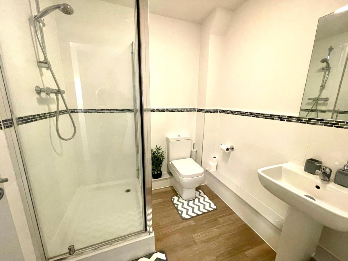 Bright & Cosy One Bedroom Apartment - 2 Beds - Perfect Base In Бішопс-Стортфорд Екстер'єр фото